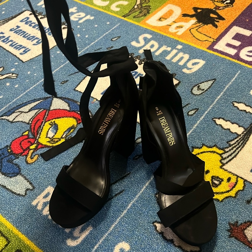 Heels that tie up the calf